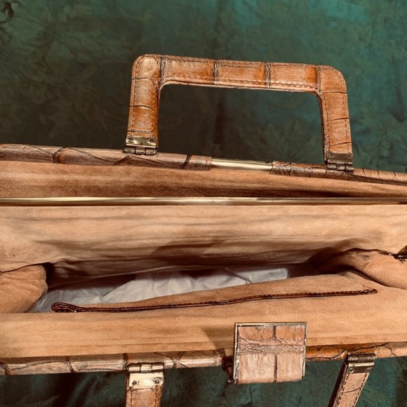 🌺ELLEN TRACY Croc Embossed Handbag (NEVER USED) - Picture 8 of 16